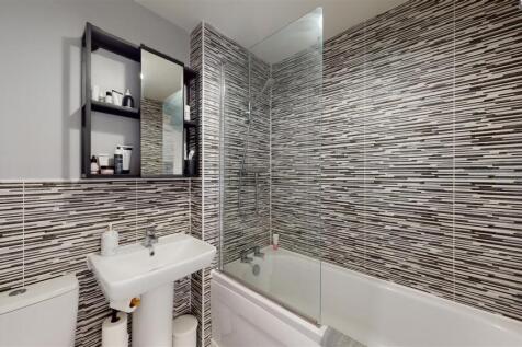 Pankhurst Way 3 Bathroom.jpg