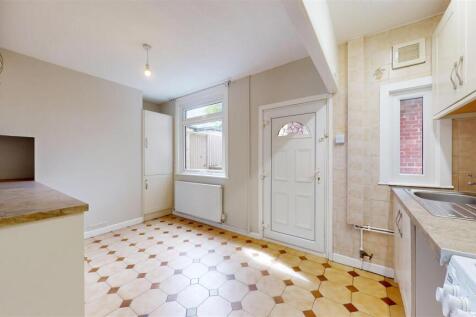 Weir Road 3 Kitchen 2.jpg