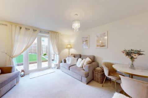 Gardeners Place 105 Living Room with Dining Area.j