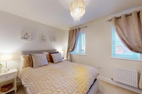 Gardeners Place 105 Bedroom One.jpg