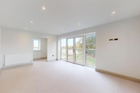 King Edwards Fields 5 Bedroom One.jpg