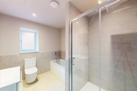 King Edwards Fields 5 Bathroom 1.jpg