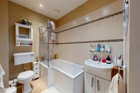 Meole Crescent 2a Bathroom.jpg