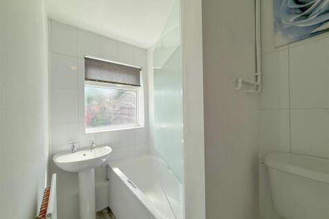 Crowmere Road 63 Bathroom.jpg
