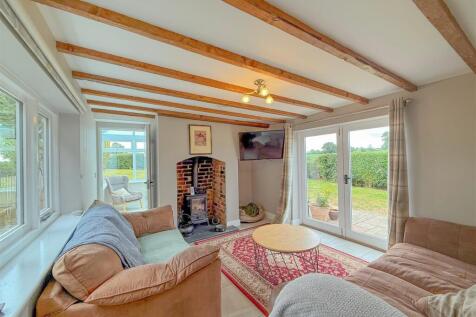 Yew Tree Cottage Living Room.jpg