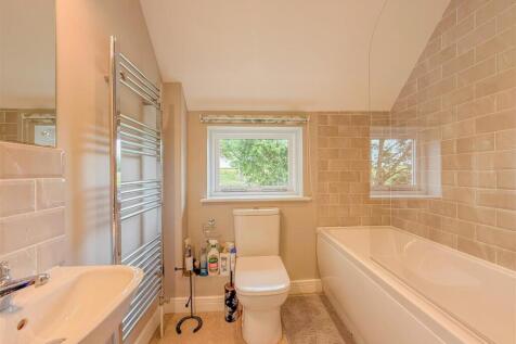 Yew Tree Cottage Bathroom.jpg