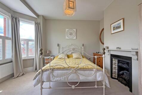 Bed 2.jpg