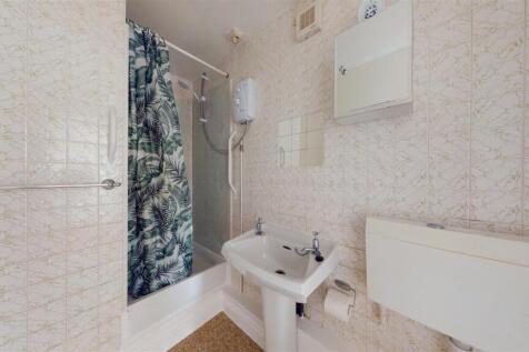 Underdale road 33b Bathroom.jpg