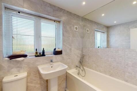 Oteley Road 35 Bathroom.jpg