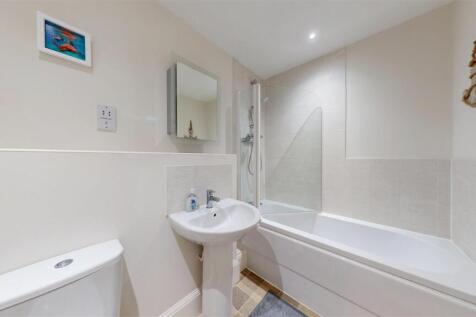 The Furlongs 55 Bathroom.jpg