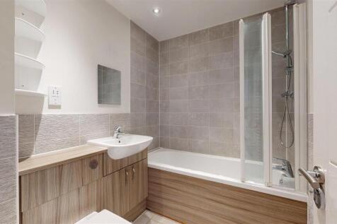 Leighton Park 77 Bathroom.jpg