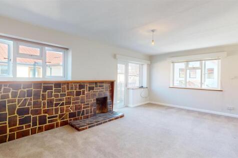 6 Claremont Place, Living Room.jpg