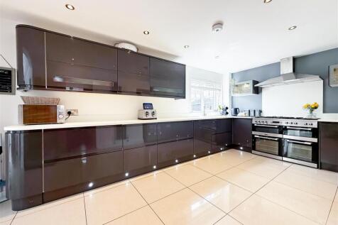 Kitchen 2.jpg