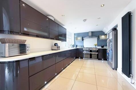 Kitchen 1.jpg
