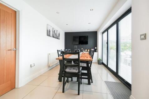 Dining Area 2.jpg