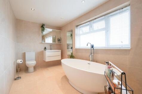 Ensuite 1.jpg