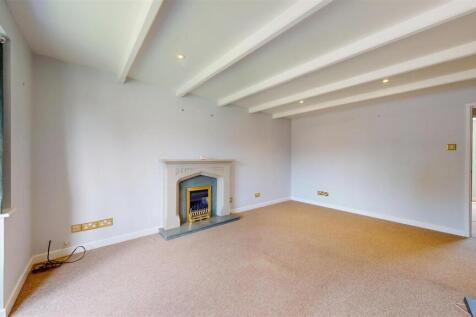 Willow Court 1 Living ROom 2.jpg