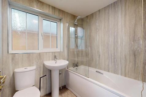 Willow Court 1 Bathroom.jpg