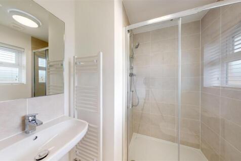 48 Bligny Crescent, Master Ensuite.jpg