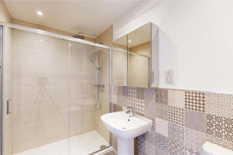 The Clayfields 131 Bedroom One En Suite Shower Roo