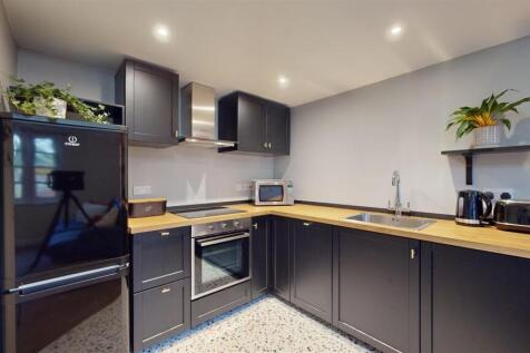 Belgravia Court 33 Kitchen.jpg