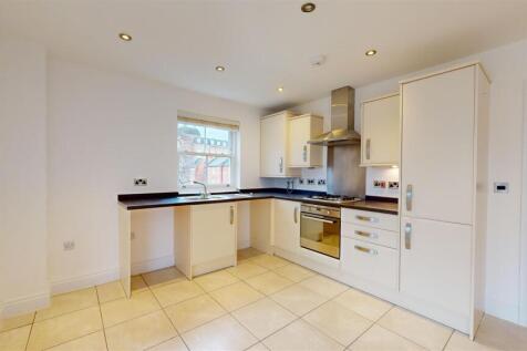 St Julians Crescent 11 Kitchen.jpg