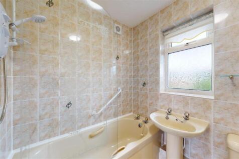 St Andrews Road 37 Bathroom.jpg