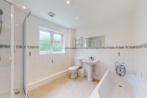 8 Nursery Meadows, Bathroom.jpg