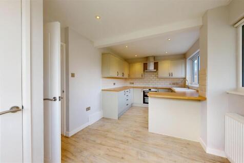 Stretton Close 18 Kitchen 2.jpg