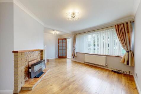 Stretton Close 18 Living Room.jpg