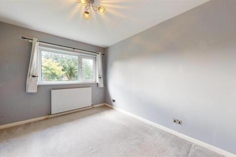 Stretton Close 18 Bedroom One 2.jpg