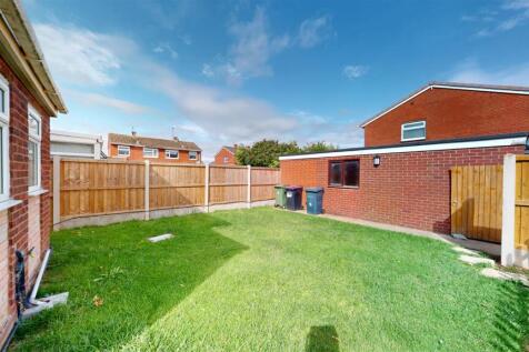 Stretton Close 18 Garden 2.jpg