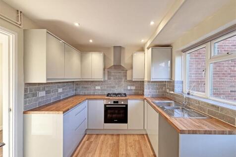 Shorncliffe Way 4 Kitchen 2.jpg