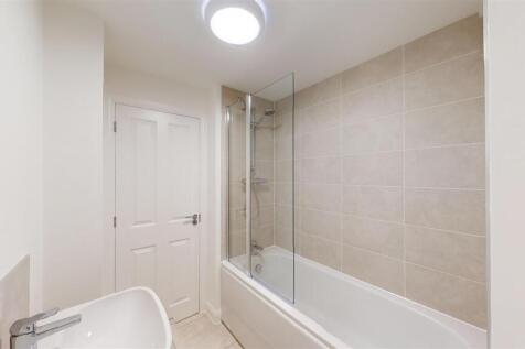 9 Newitt Road, Bathroom.jpg