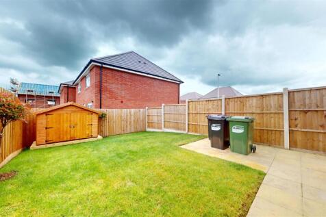 9 Newitt Road, Garden 1.jpg
