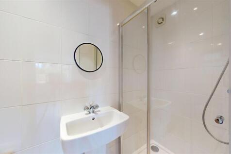 Hawthorn Road Hawthorn Flatlets 9 Bathroom.jpg