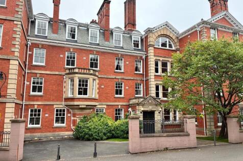 14 Watergate Mansions, Front Entrance.jpg
