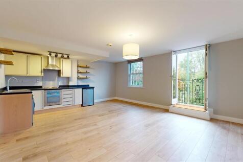 Benbow Quay 22 Living Room.jpg