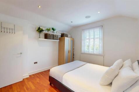 The Woodlands, Flat 7 Bedroom One 1.jpg