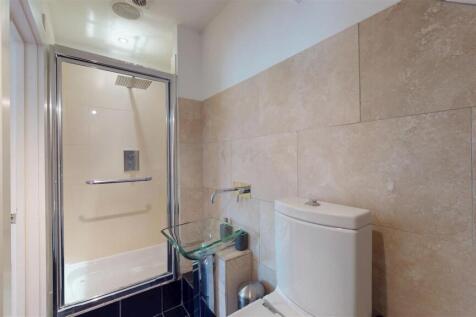 The Woodlands, Flat 7 Bedroom One En Suite Shower 