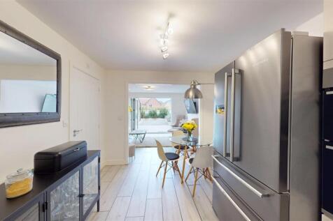 Gardeners Place 67, Kitchen & Dining Room 1.jpg