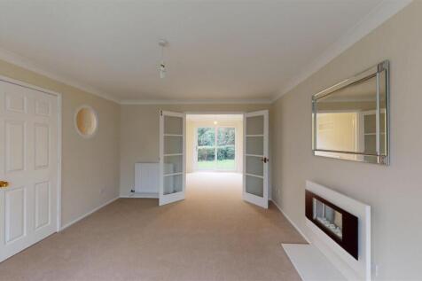 Saxon Court 2, Living Room 2.jpg