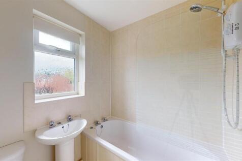St Andrews Road 9 Bathroom.jpg