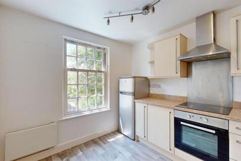 Benbow Quay 62 Kitchen.jpg