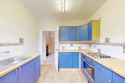 Riverside Close 7 Kitchen 2.jpg
