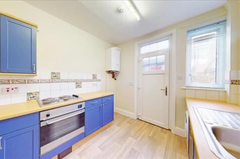 Riverside Close 7 Kitchen.jpg
