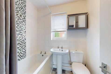 Lanesfield 12 Bathroom.jpg