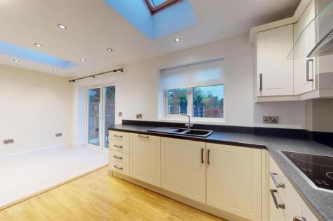 Wellmead Road 5 Kitchen 3.jpg