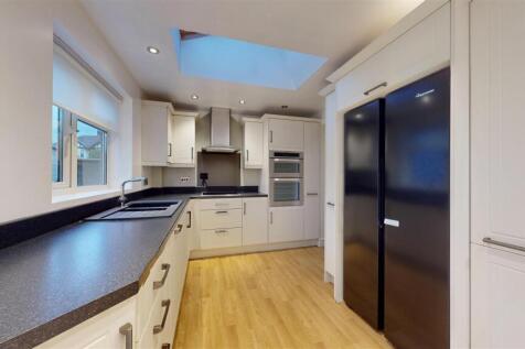 Wellmead Road 5 Kitchen 1.jpg