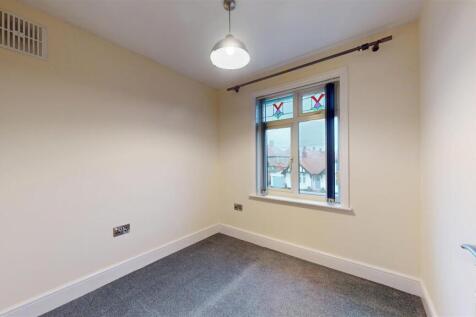 Wellmead Road 5 Bedroom Three.jpg